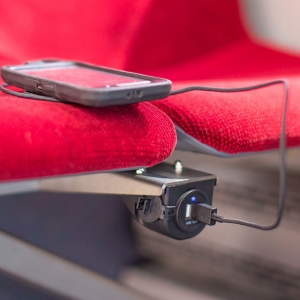 Nouveaux bus TTC avec prises USB DEKART à Toronto, Canada