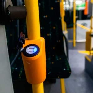 USB зарядное усторйтство на поручни для общественного транспорта