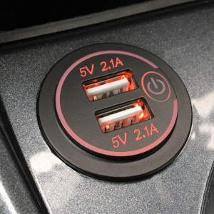 Comment choisir le meilleur chargeur USB pour les transports publics