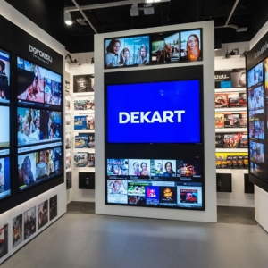 ◼ Рекламные экраны, мониторы и сенсорные киоски DEKART для рекламного бизнеса
