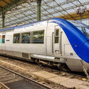 ◼ Train de voyageurs équipé de prises de charge USB