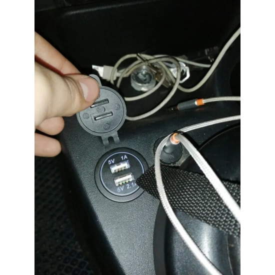 Встраиваемый USB зарядник для транспортных средств Встраиваемый USB зарядник для транспортных средств