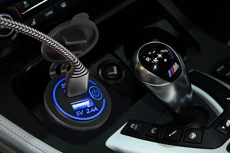 Fitting a flush-mounted Dekart USB charger Compact Dekart 12-24V USB socket for cars