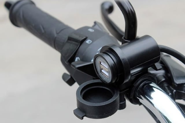 オートバイ・スクーター用コンパクトUSB電源ソケット バイクハンドルバー用Dekart防水USB充電器ソケット